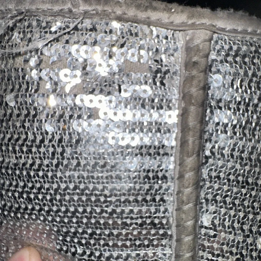 VINTAGE RARE UGG AUSTRALIA SILVER SEQUINS WOMENS SZ 6 - Picture 3 of 8